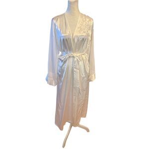 Vintage Cinema Etoile Women's White Floral Embroidered Satin Robe M